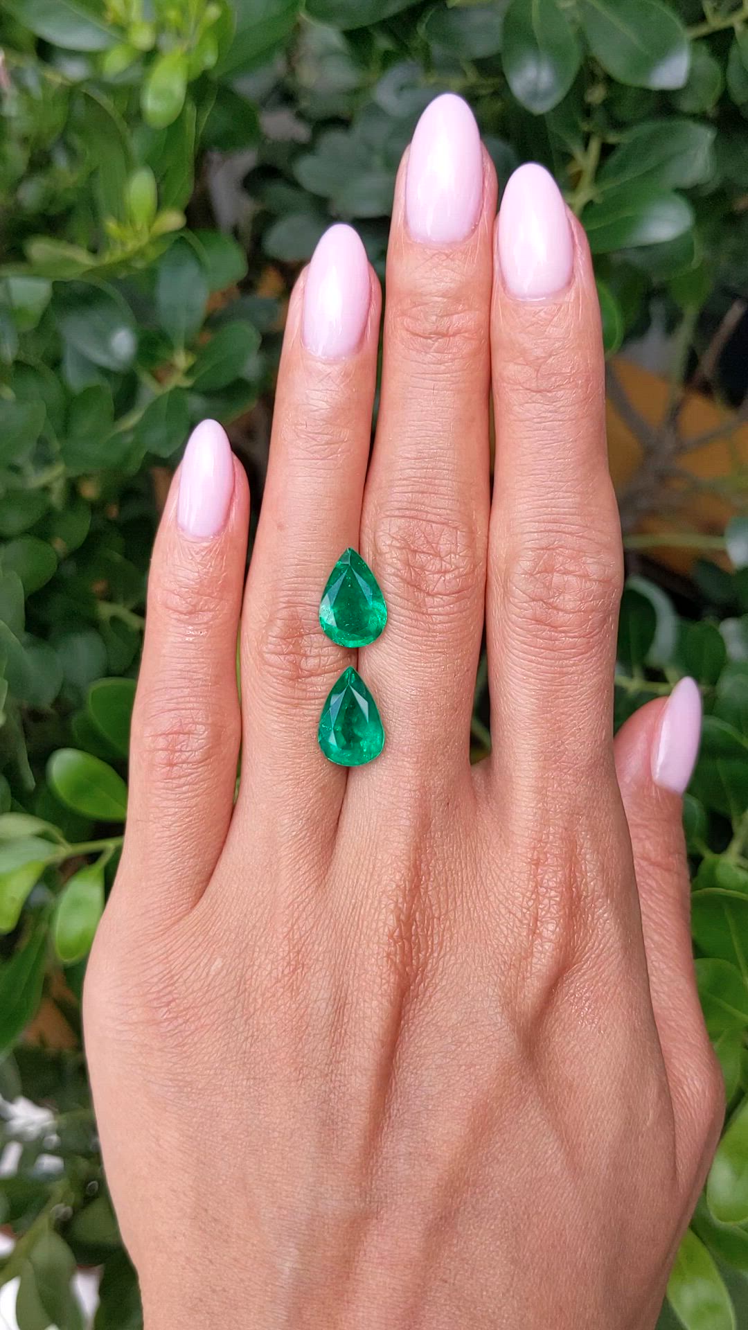 6.35&nbsp;Ct.Tw.Total Carat Weight Emerald Pair from Zambia Size Video