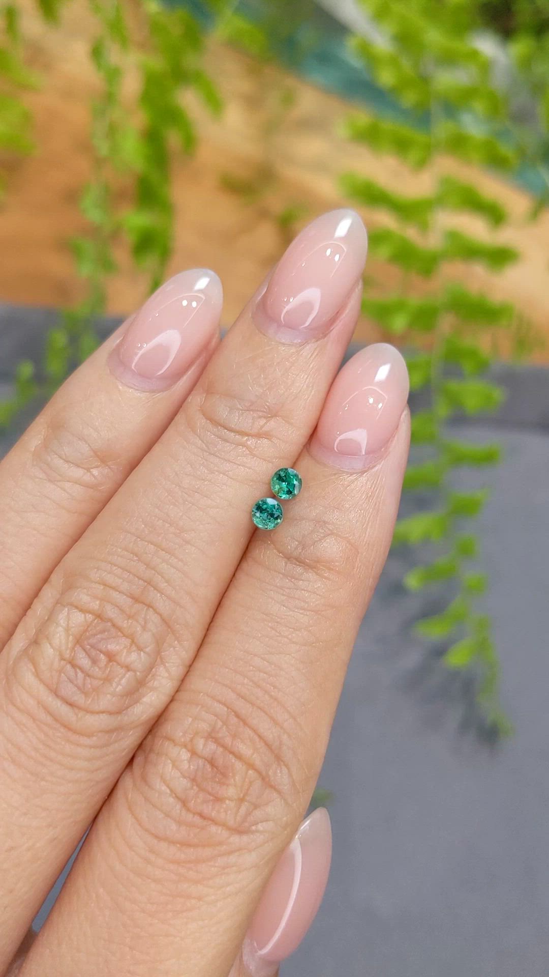 0.30&nbsp;Ct.Tw.Total Carat Weight Emerald Pair from Zambia Size Video