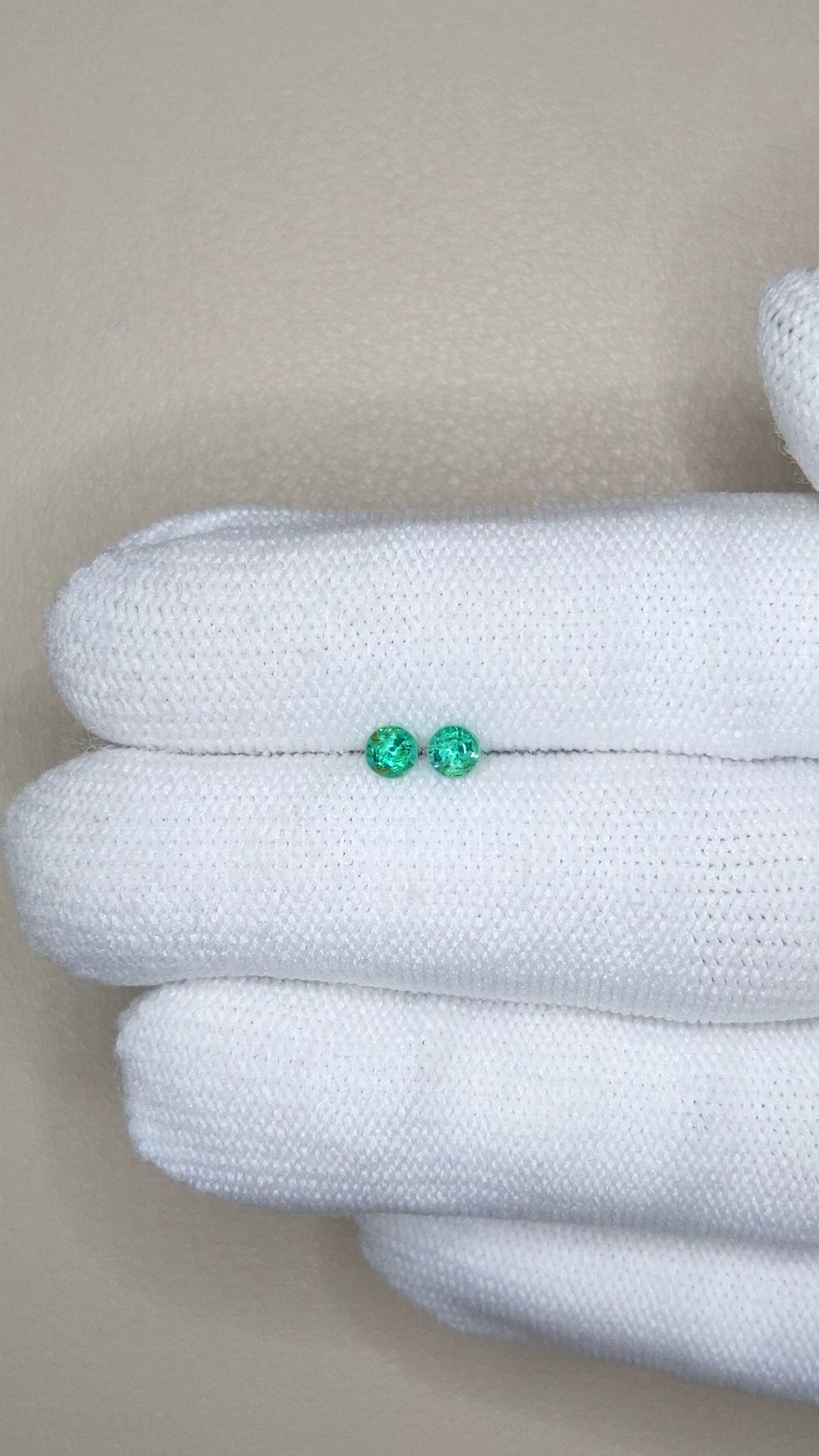 0.30&nbsp;Ct.Tw.Total Carat Weight Emerald Pair from Zambia Size Video