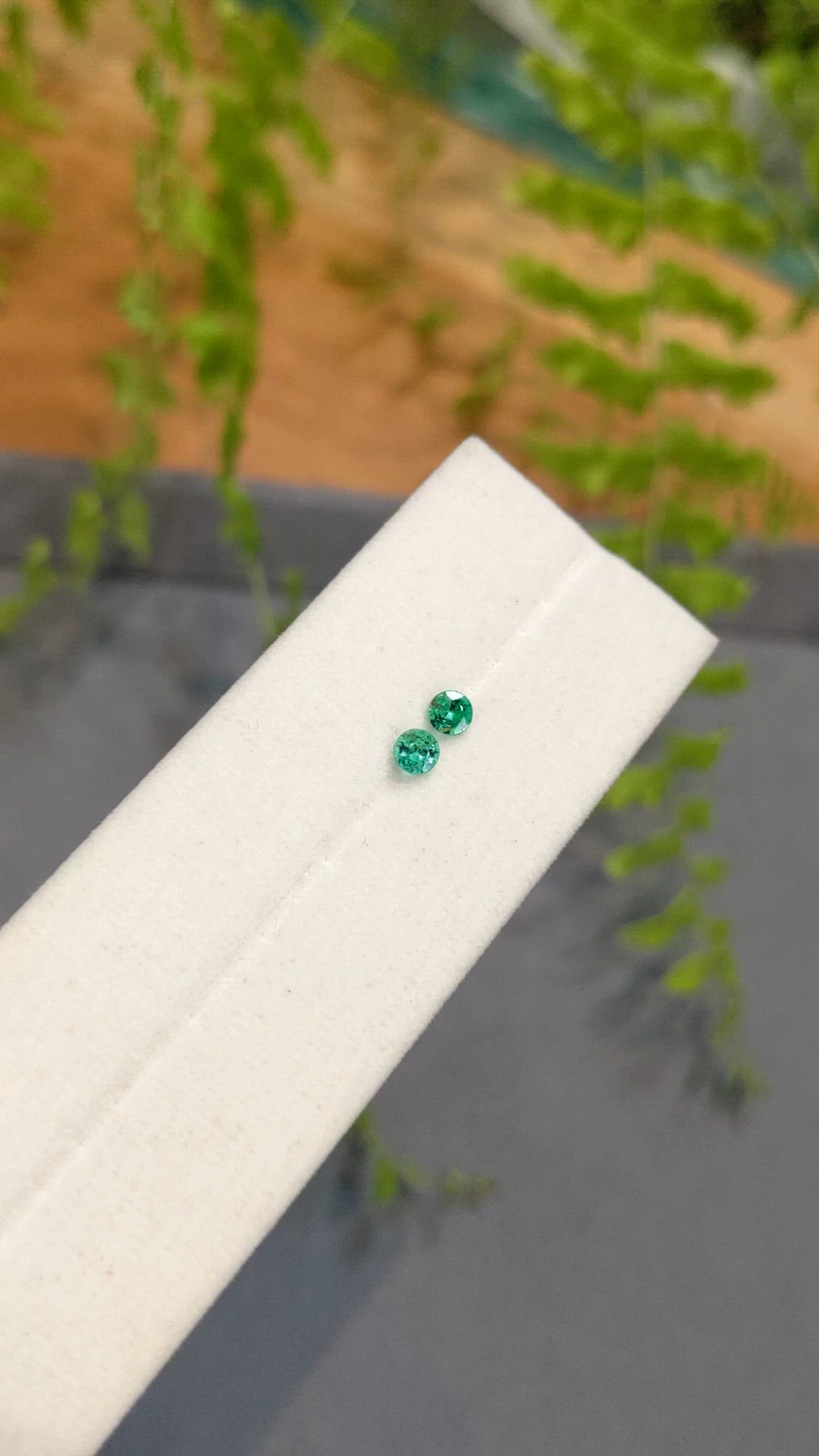 0.30&nbsp;Ct.Tw.Total Carat Weight Emerald Pair from Zambia Size Video