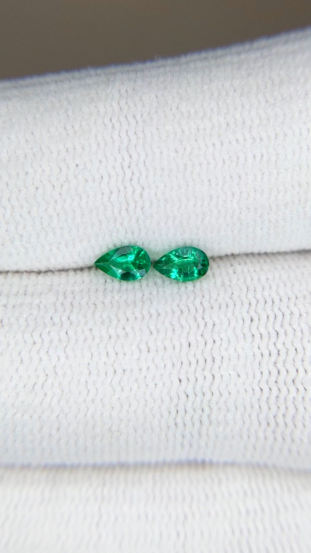 0.34&nbsp;Ct.Tw.Total Carat Weight Emerald Pair from Zambia Size Video