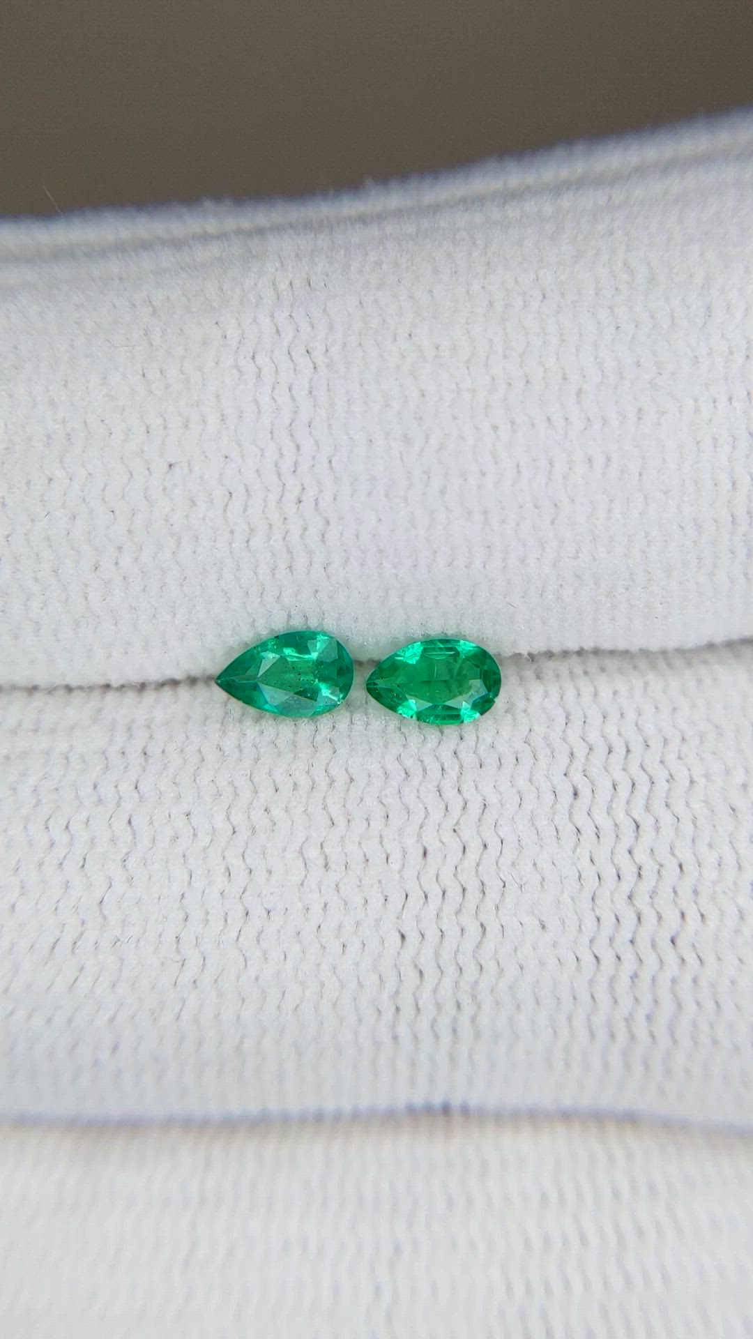 0.35&nbsp;Ct.Tw.Total Carat Weight Emerald Pair from Zambia Size Video