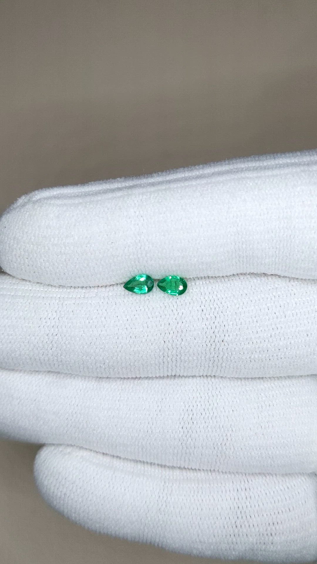 0.35&nbsp;Ct.Tw.Total Carat Weight Emerald Pair from Zambia Size Video