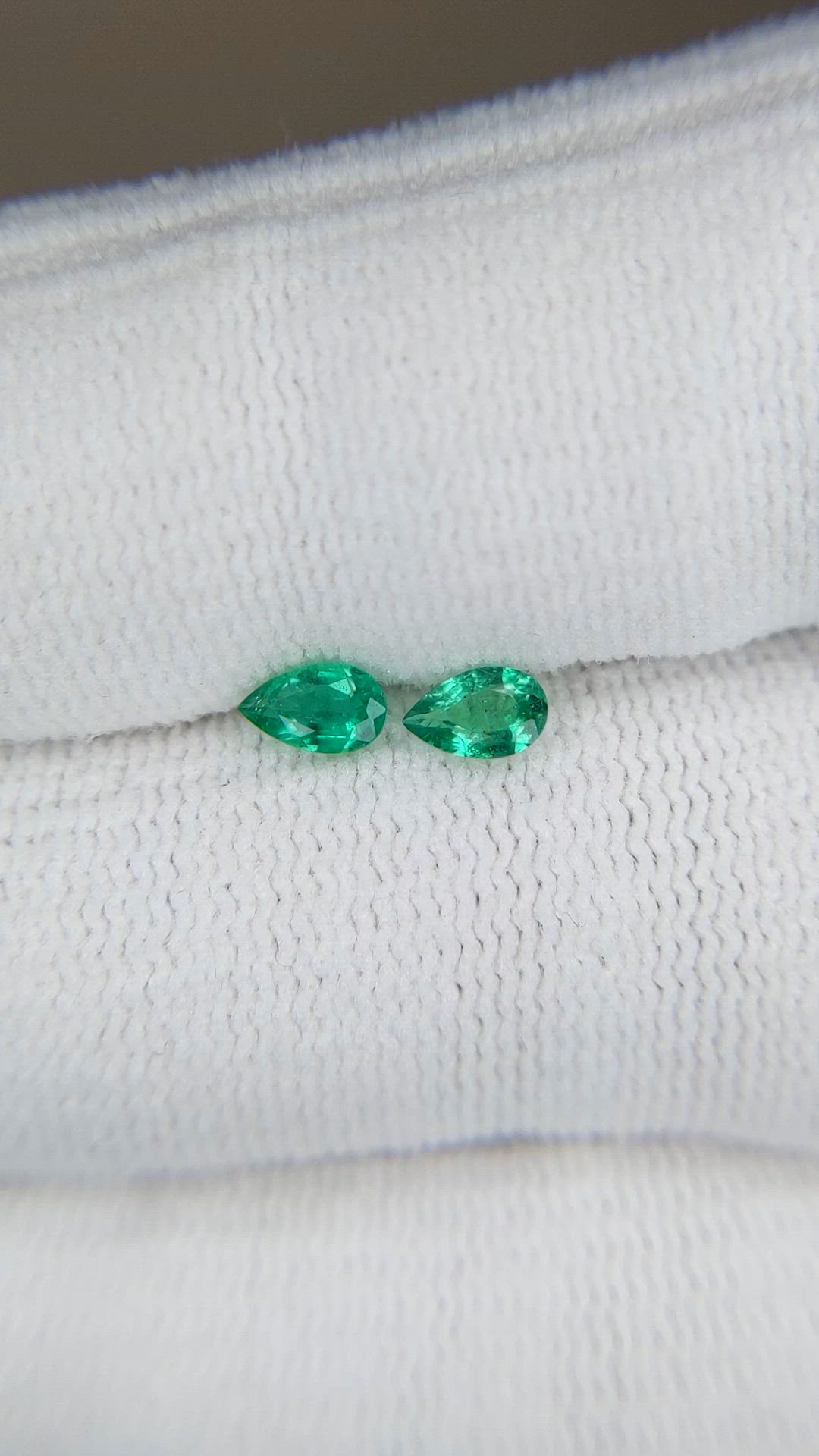 0.39&nbsp;Ct.Tw.Total Carat Weight Emerald Pair from Zambia Size Video