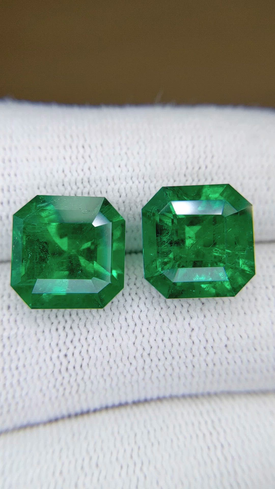 12.20&nbsp;Ct.Tw.Total Carat Weight Emerald Pair from Colombia Size Video