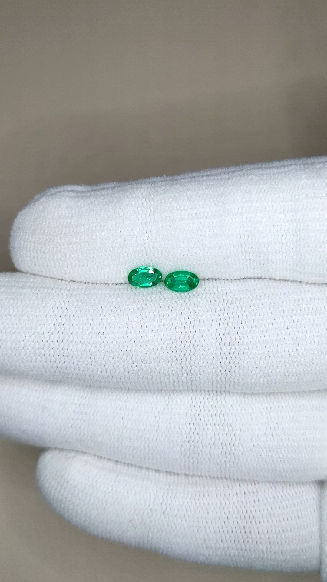 0.55&nbsp;Ct.Tw.Total Carat Weight Emerald Pair from Afghanistan Size Video