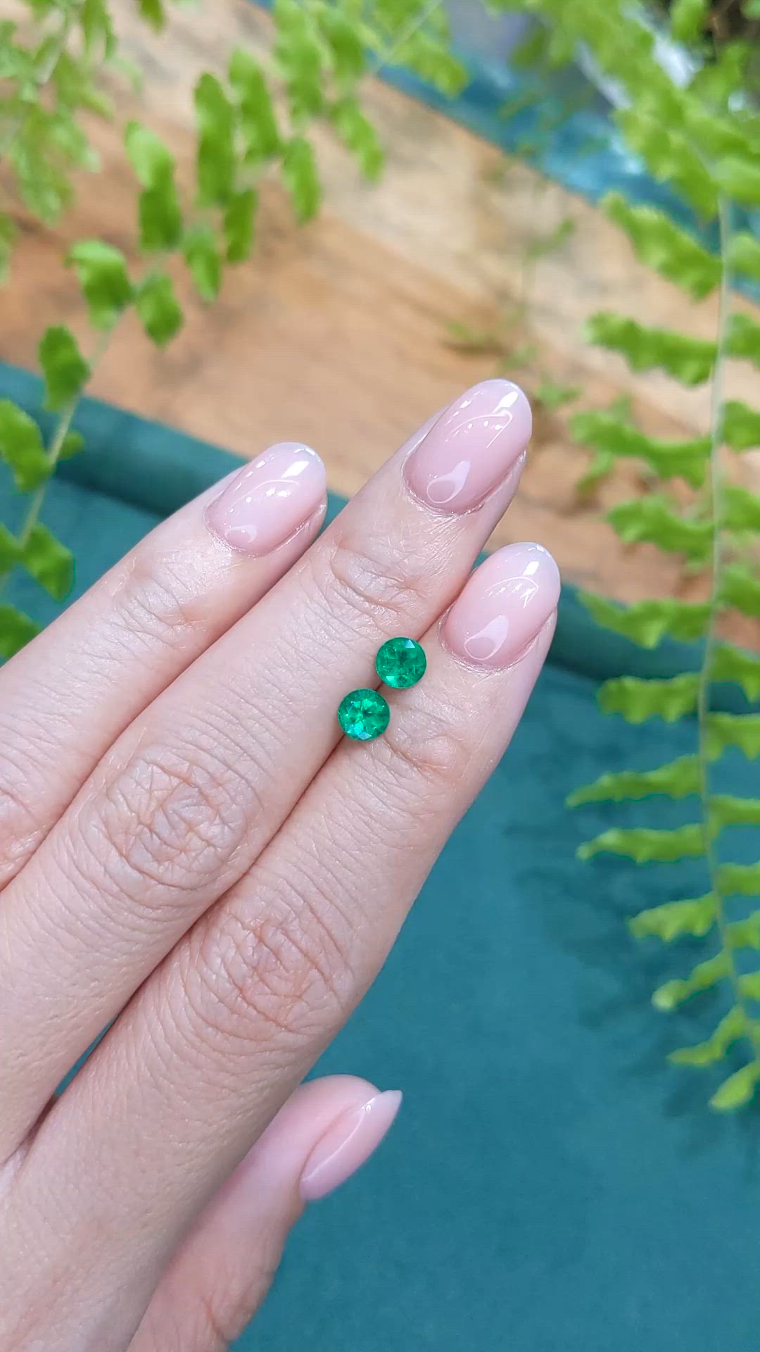 0.80&nbsp;Ct.Tw.Total Carat Weight Emerald Pair from Afghanistan Size Video