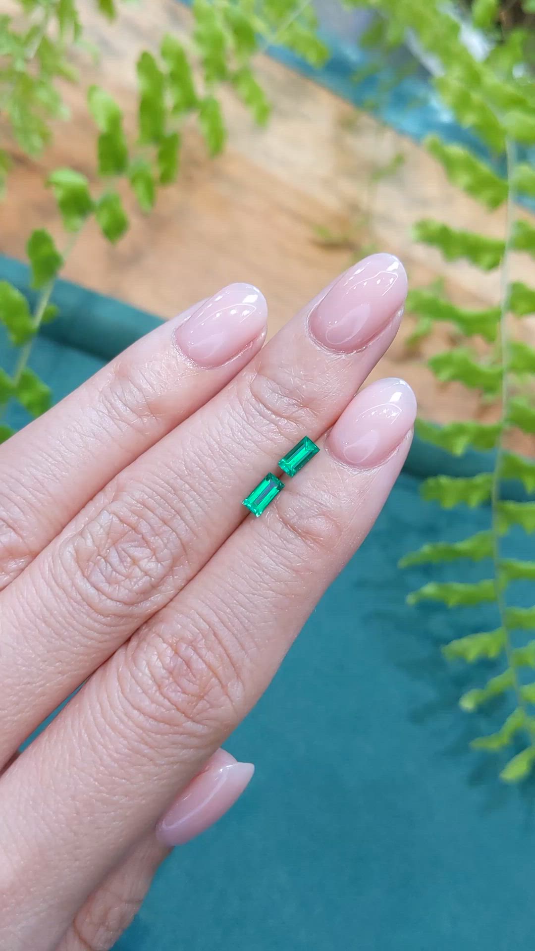 0.53&nbsp;Ct.Tw.Total Carat Weight Emerald Pair from Afghanistan Size Video