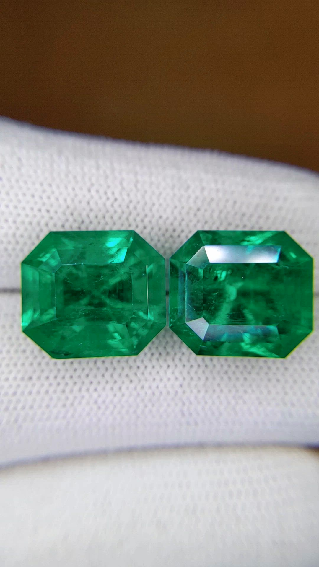 16.80&nbsp;Ct.Tw.Total Carat Weight Emerald Pair from Colombia Size Video