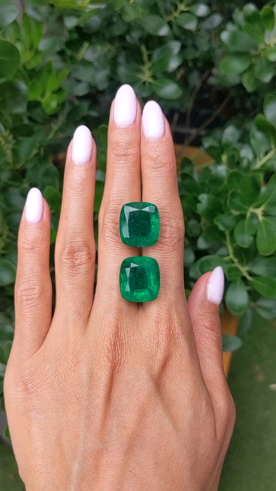 39.15&nbsp;Ct.Tw.Total Carat Weight Emerald Pair from Colombia Size Video