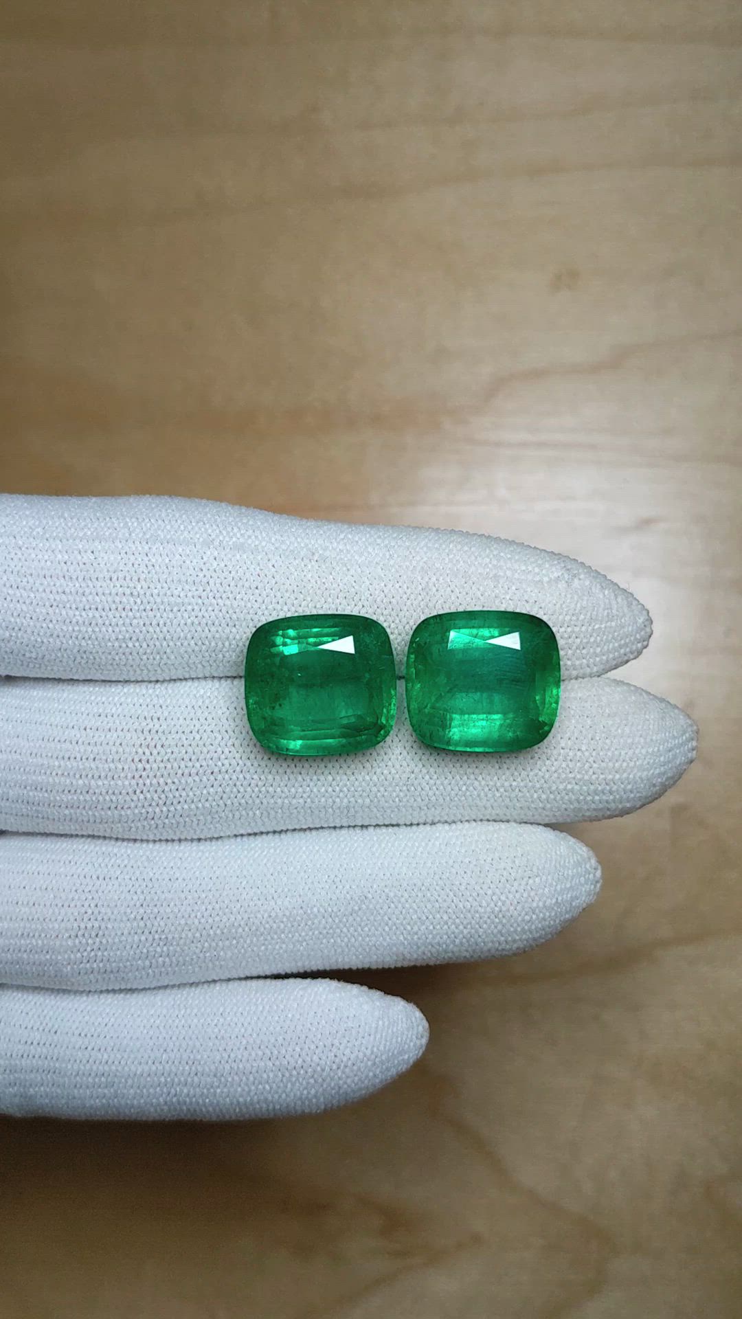 24.28&nbsp;Ct.Tw.Total Carat Weight Emerald Pair from Colombia Size Video