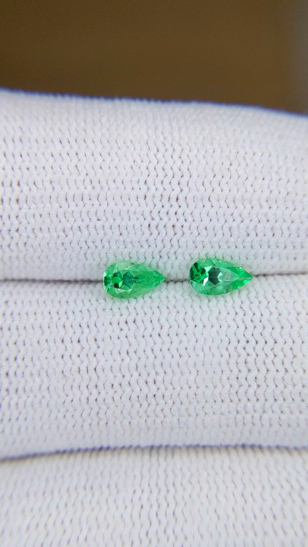 0.59&nbsp;Ct.Tw.Total Carat Weight Emerald Pair from Colombia Size Video