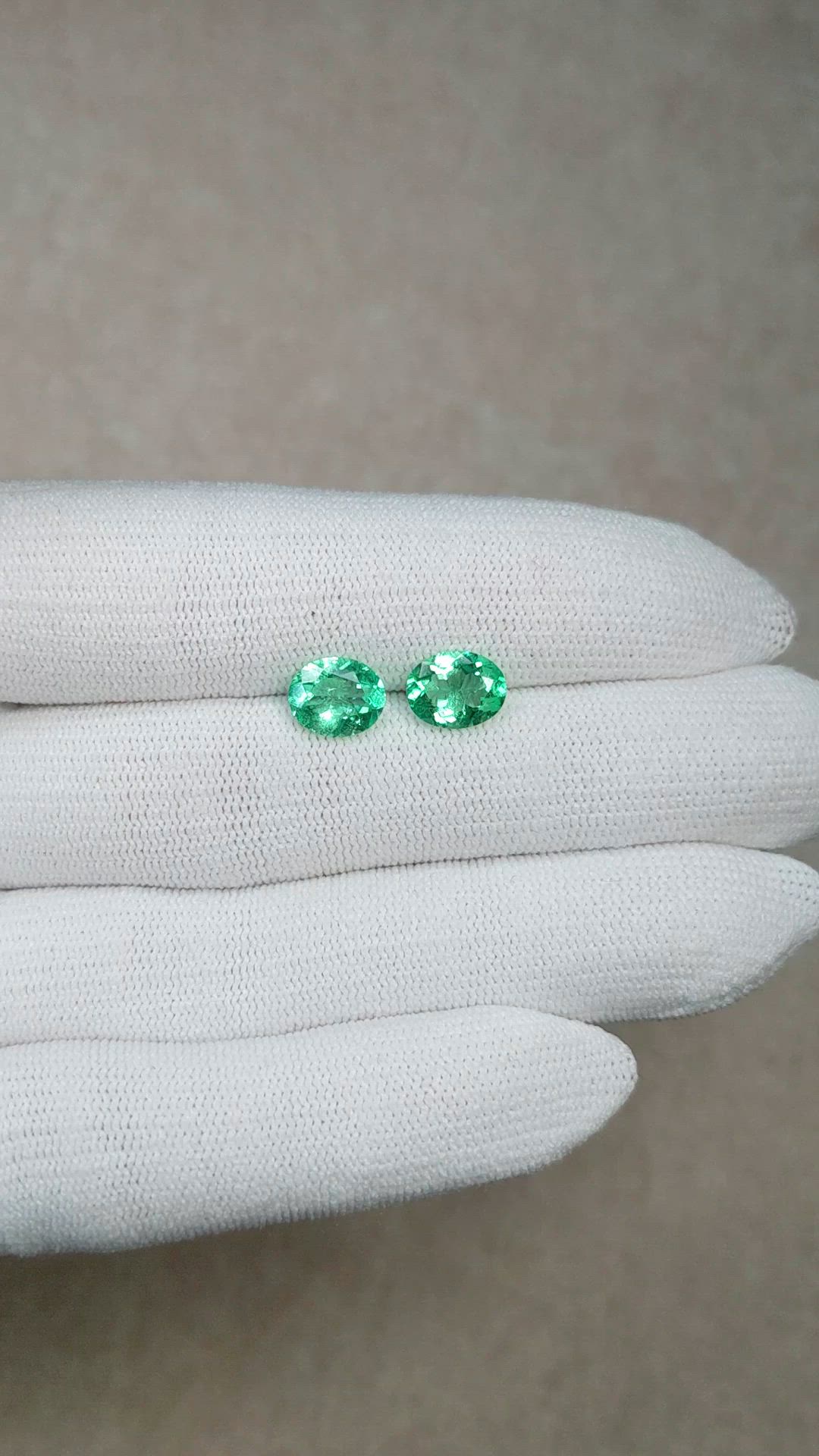 2.65&nbsp;Ct.Tw.Total Carat Weight Emerald Pair from Colombia Size Video