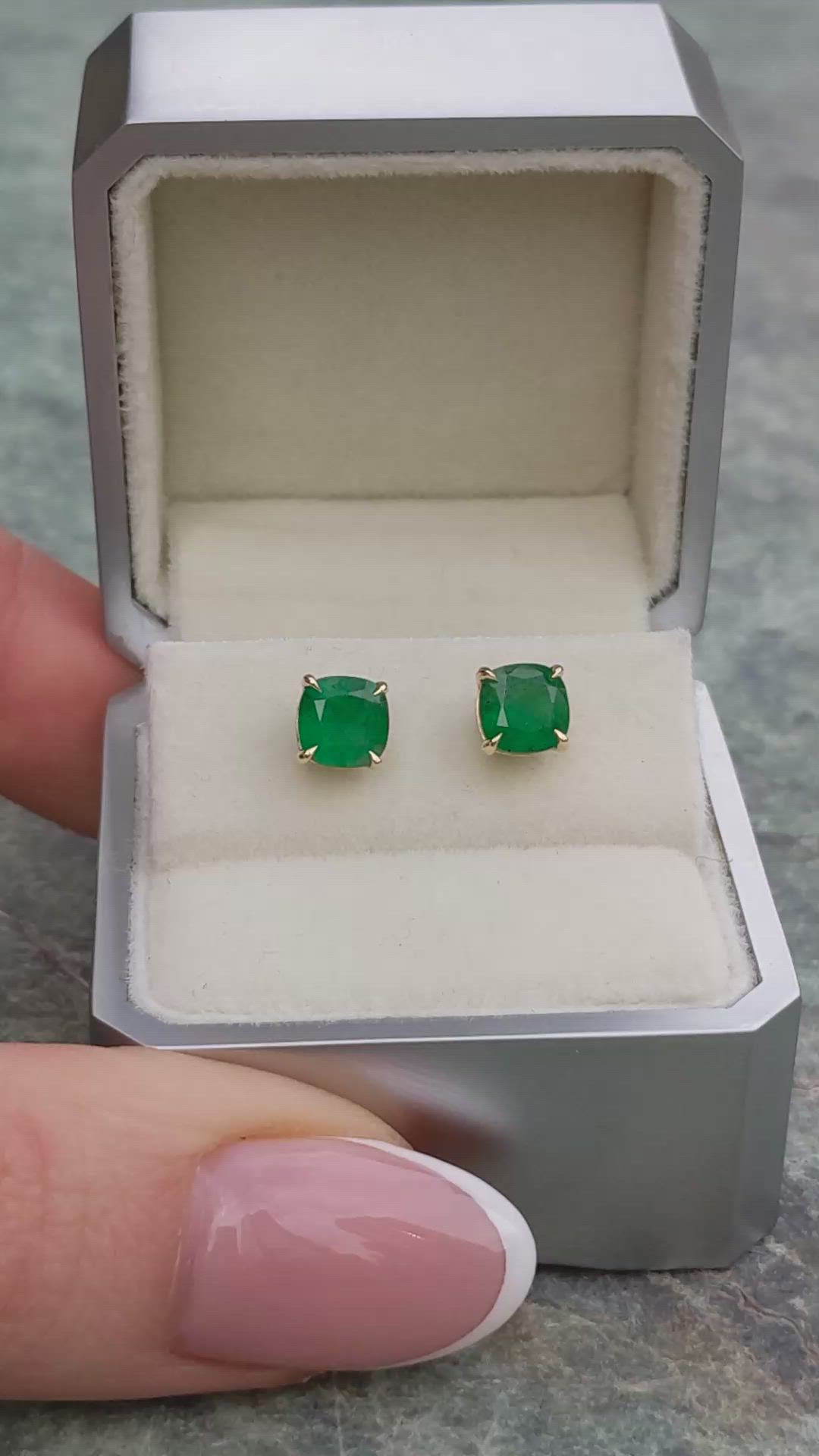 1.77&nbsp;Ct.Tw.Total Carat Weight Emerald Pair from Brazil Size Video