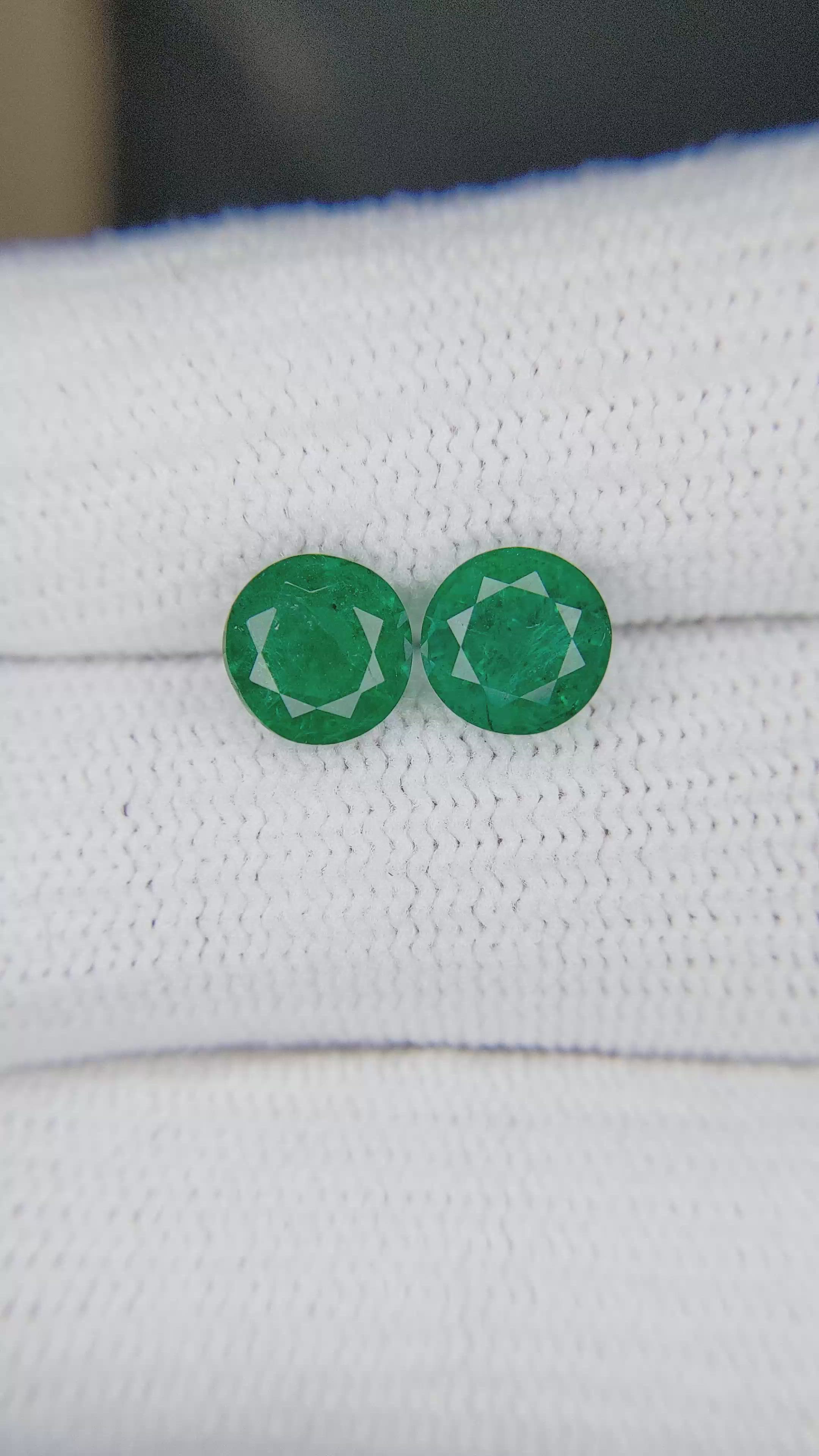 2.21&nbsp;Ct.Tw.Total Carat Weight Emerald Pair from Zambia Size Video