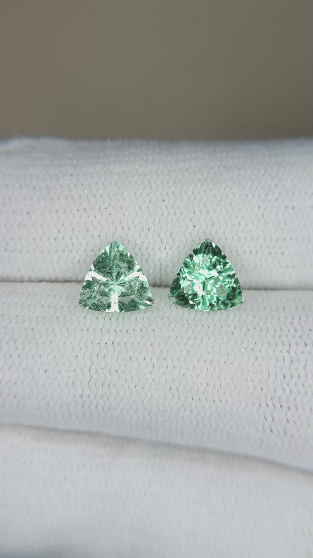 1.60&nbsp;Ct.Tw.Total Carat Weight Emerald Pair from Colombia Size Video