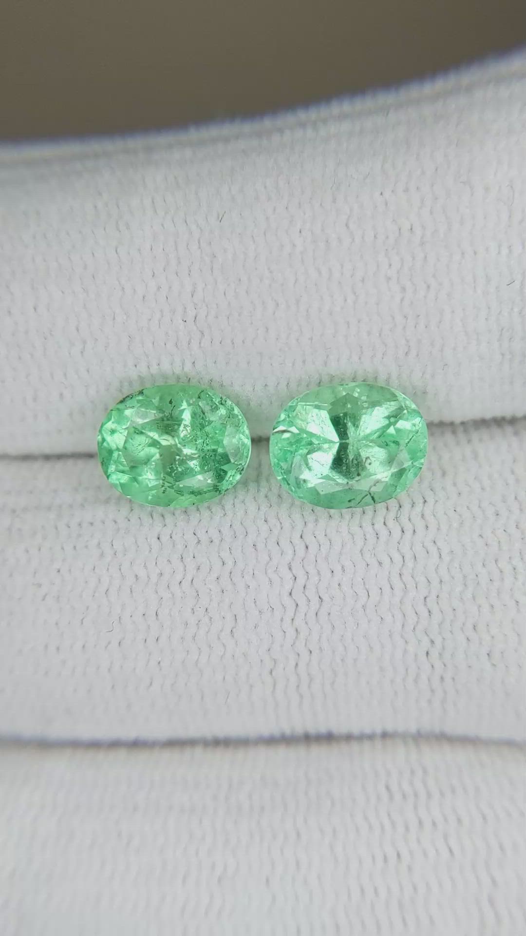 3.46&nbsp;Ct.Tw.Total Carat Weight Emerald Pair from Colombia Size Video