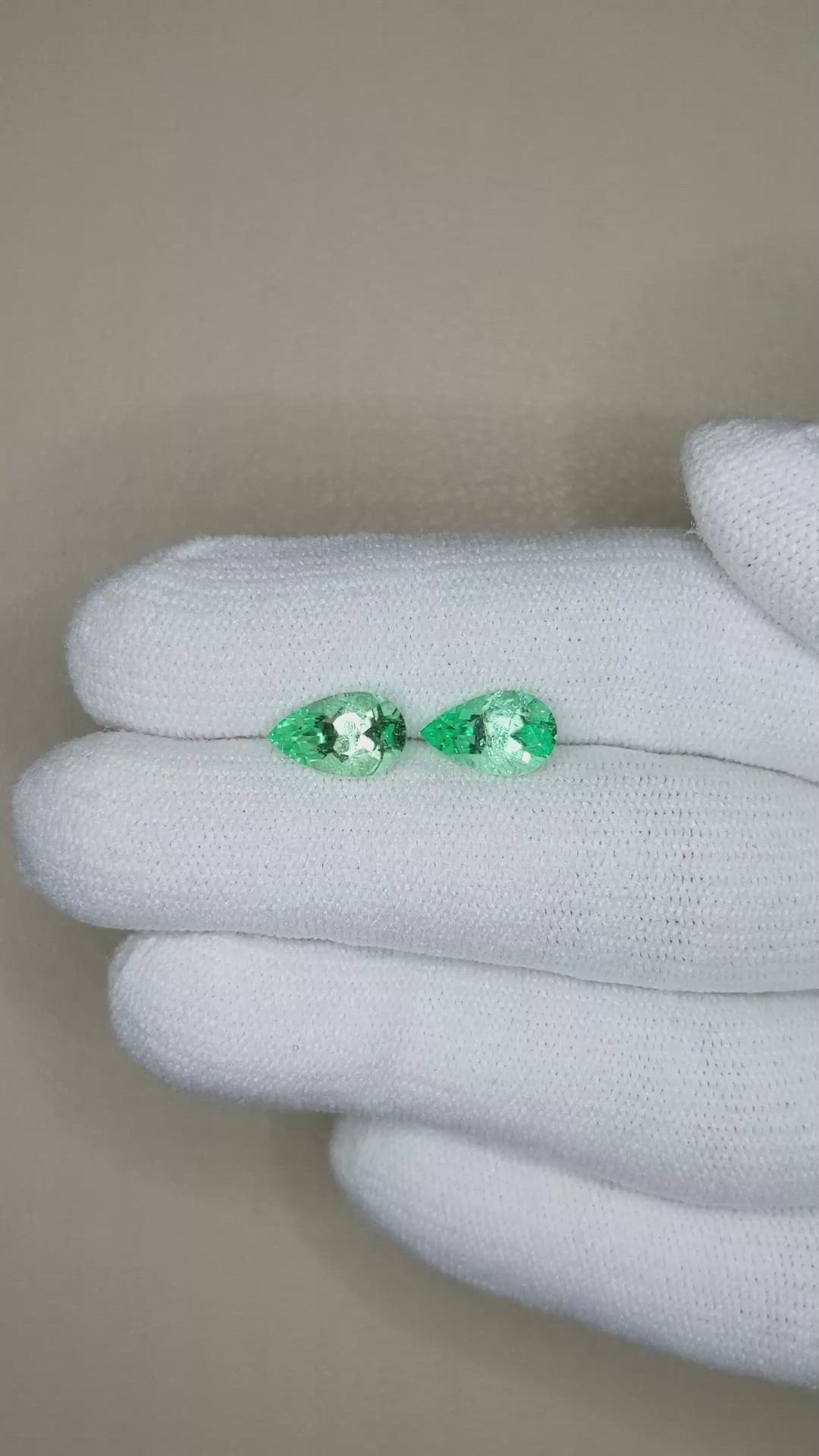 2.32&nbsp;Ct.Tw.Total Carat Weight Emerald Pair from Colombia Size Video