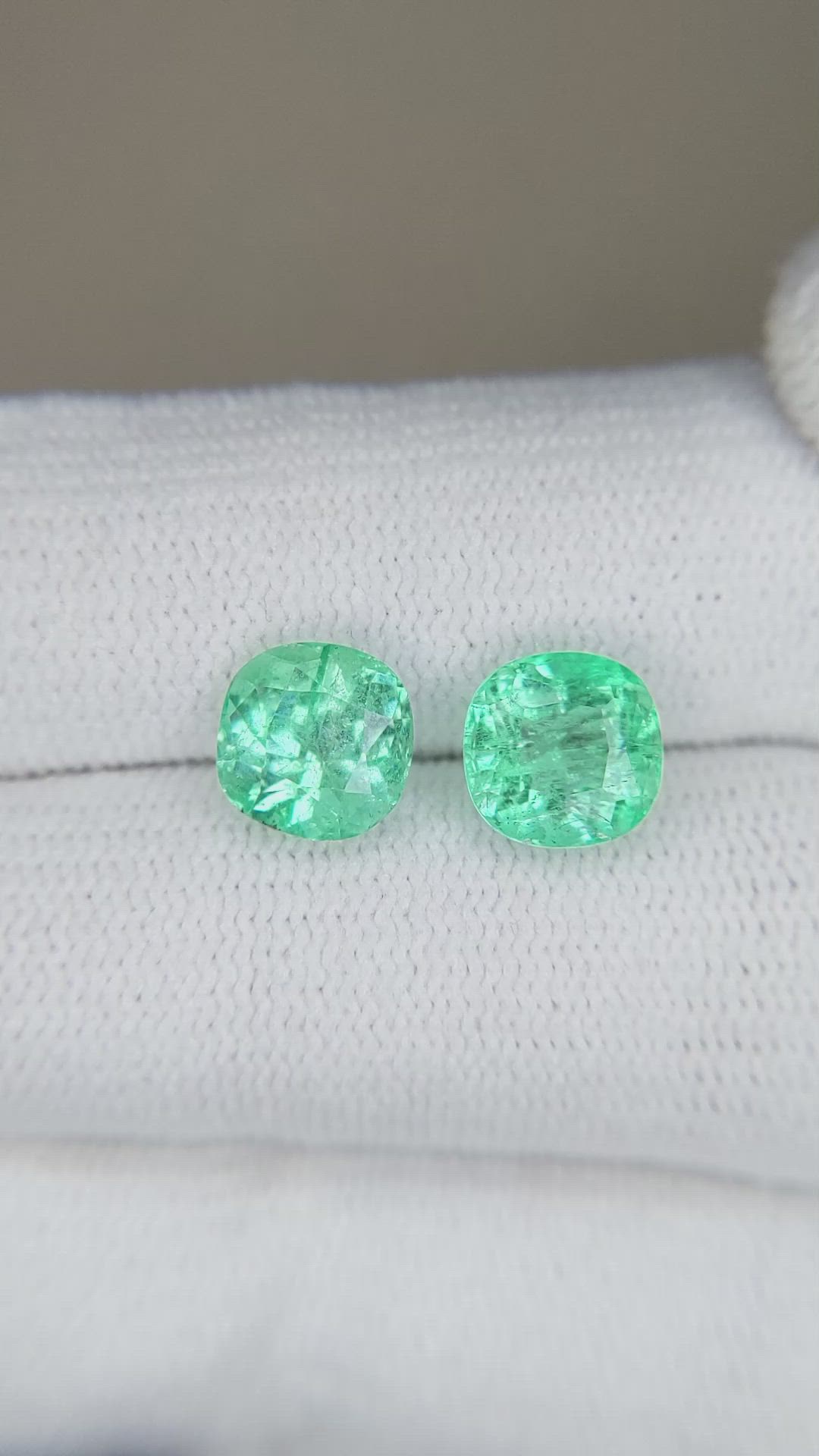 3.07&nbsp;Ct.Tw.Total Carat Weight Emerald Pair from Colombia Size Video