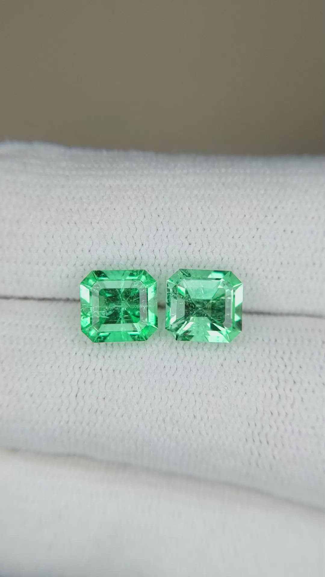 2.73&nbsp;Ct.Tw.Total Carat Weight Emerald Pair from Colombia Size Video