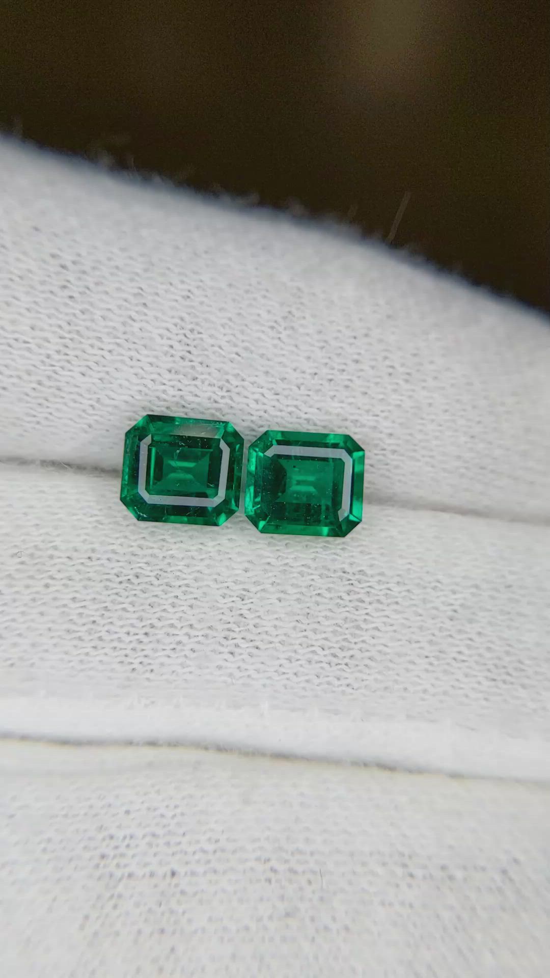 1.90&nbsp;Ct.Tw.Total Carat Weight Emerald Pair from Zambia Size Video