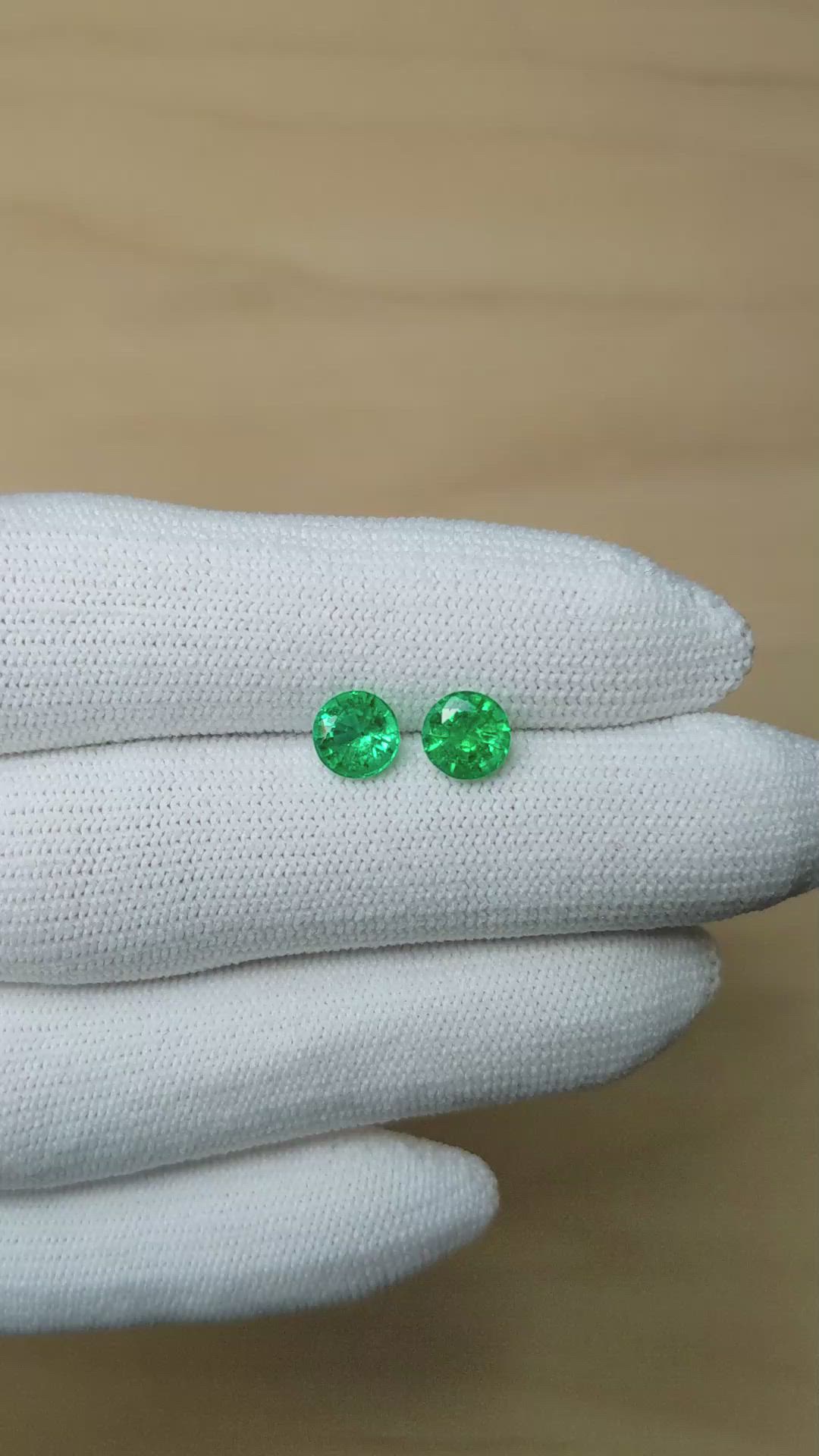 1.55&nbsp;Ct.Tw.Total Carat Weight Emerald Pair from Zambia Size Video