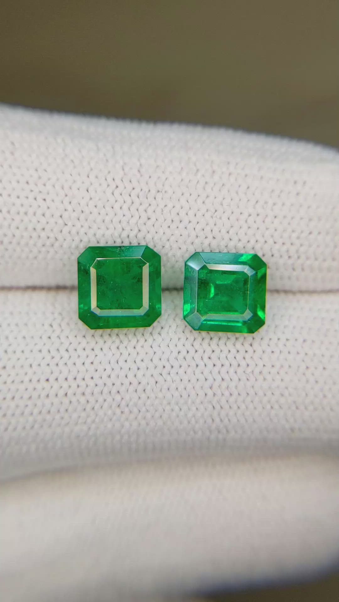 3.00&nbsp;Ct.Tw.Total Carat Weight Emerald Pair from Zambia Size Video